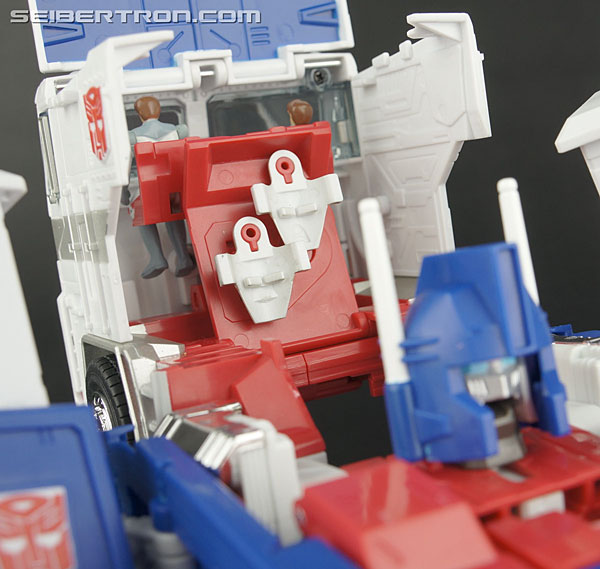 Transformers Masterpiece Ultra Magnus (Image #149 of 377)
