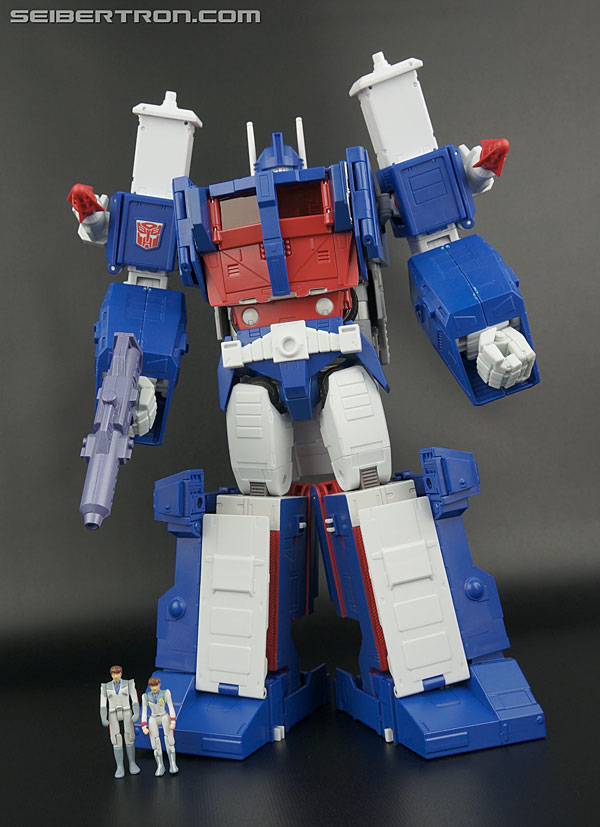 Transformers Masterpiece Ultra Magnus (Image #252 of 377)