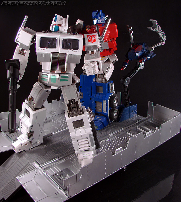 Transformers Masterpiece Ultra Magnus (MP-02) (Image #199 of 216)