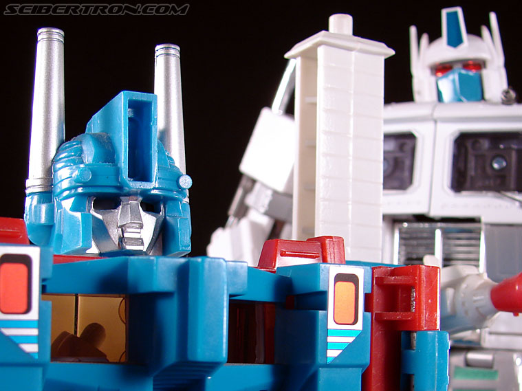 Transformers Masterpiece Ultra Magnus (MP-02) (Image #209 of 216)