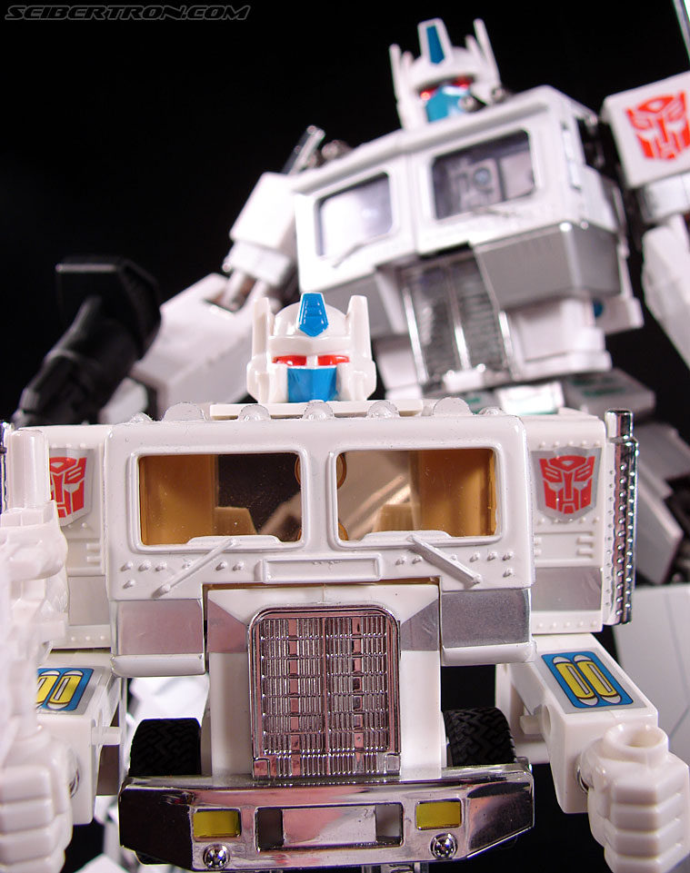 Transformers Masterpiece Ultra Magnus (MP-02) (Image #211 of 216)