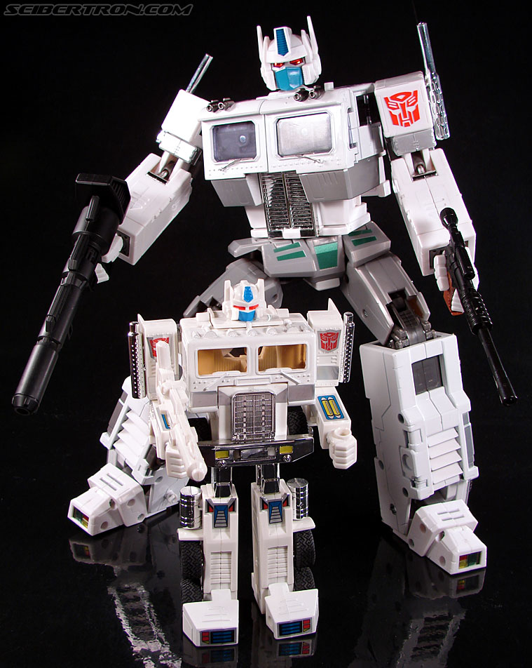 Transformers Masterpiece Ultra Magnus (MP-02) (Image #212 of 216)