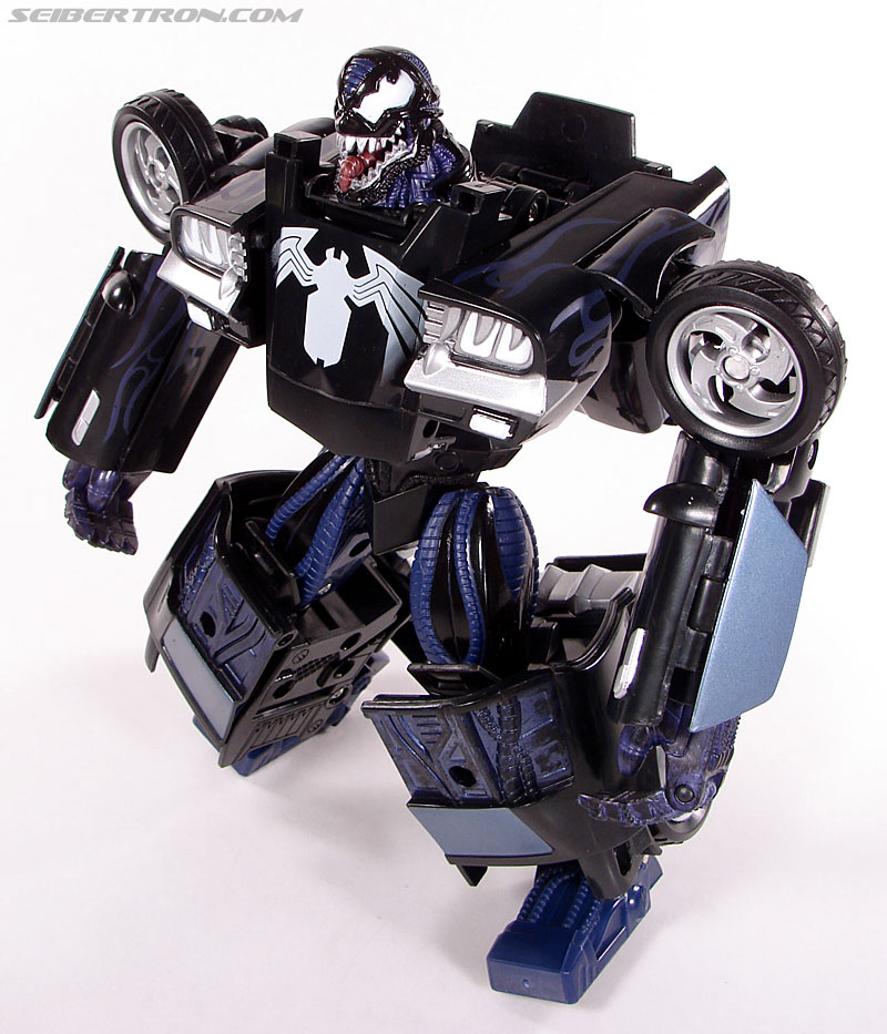 Автоботы папа. Веном трансформер. Venom Transformer Toy. Скритчер Веном игрушка трансформер. Transformers Venom Prime.