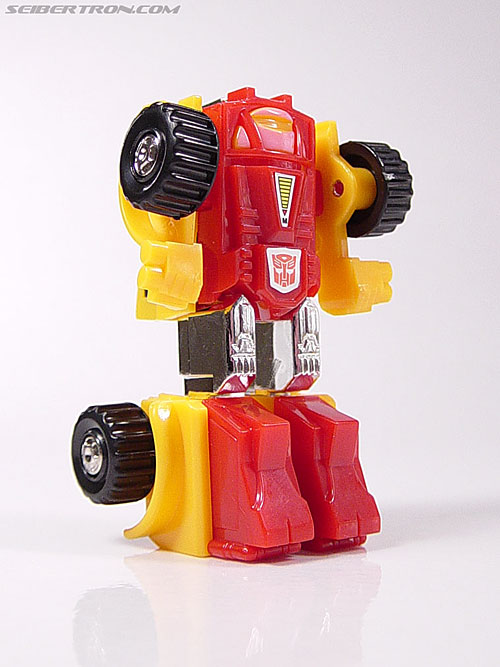 Transformers e-Hobby Exclusives Smallfoot Toy Gallery (Image #16 of 27)