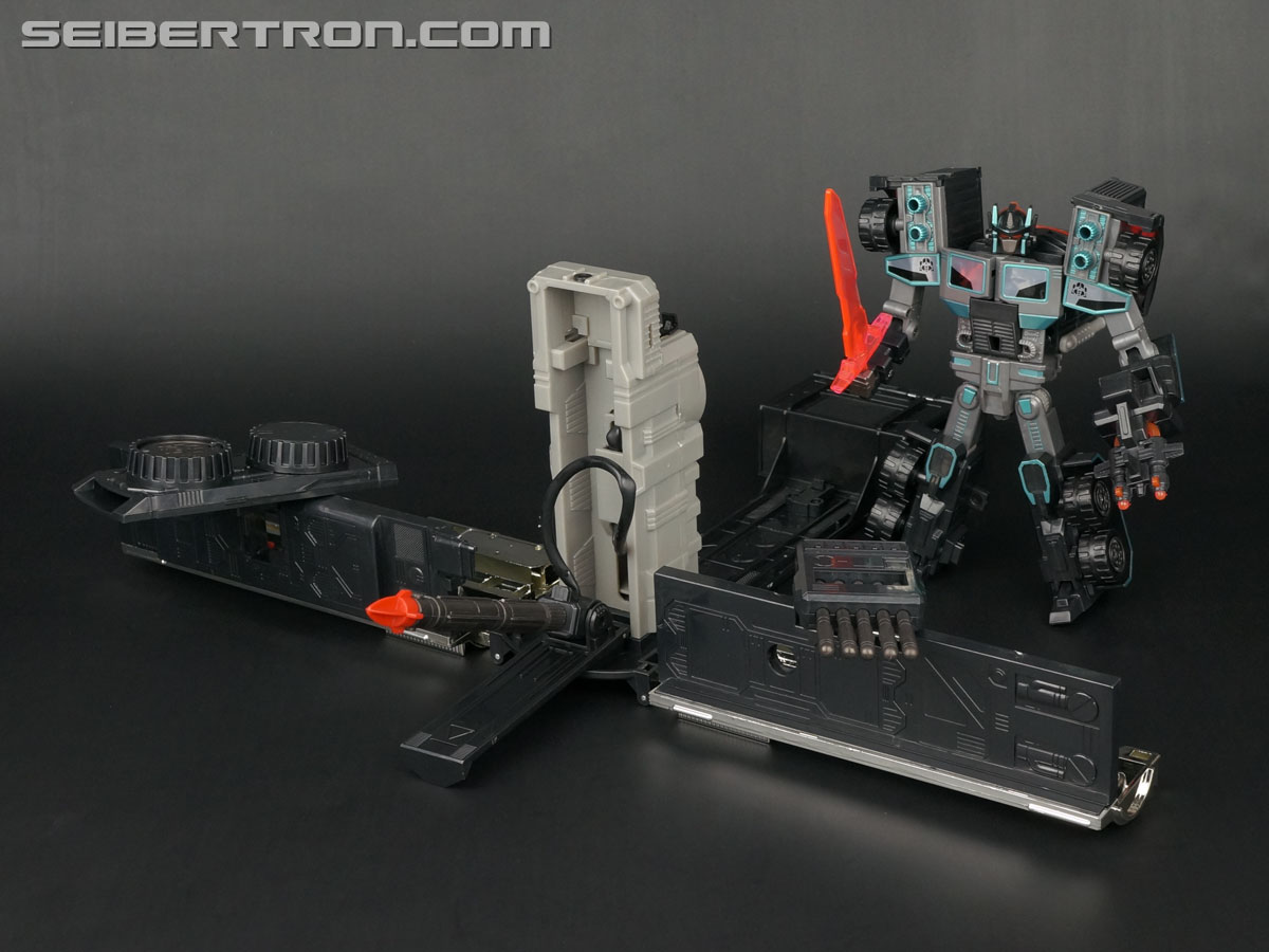 Transformers Car Robots Scourge (Black Convoy) (Image #135 of 203)