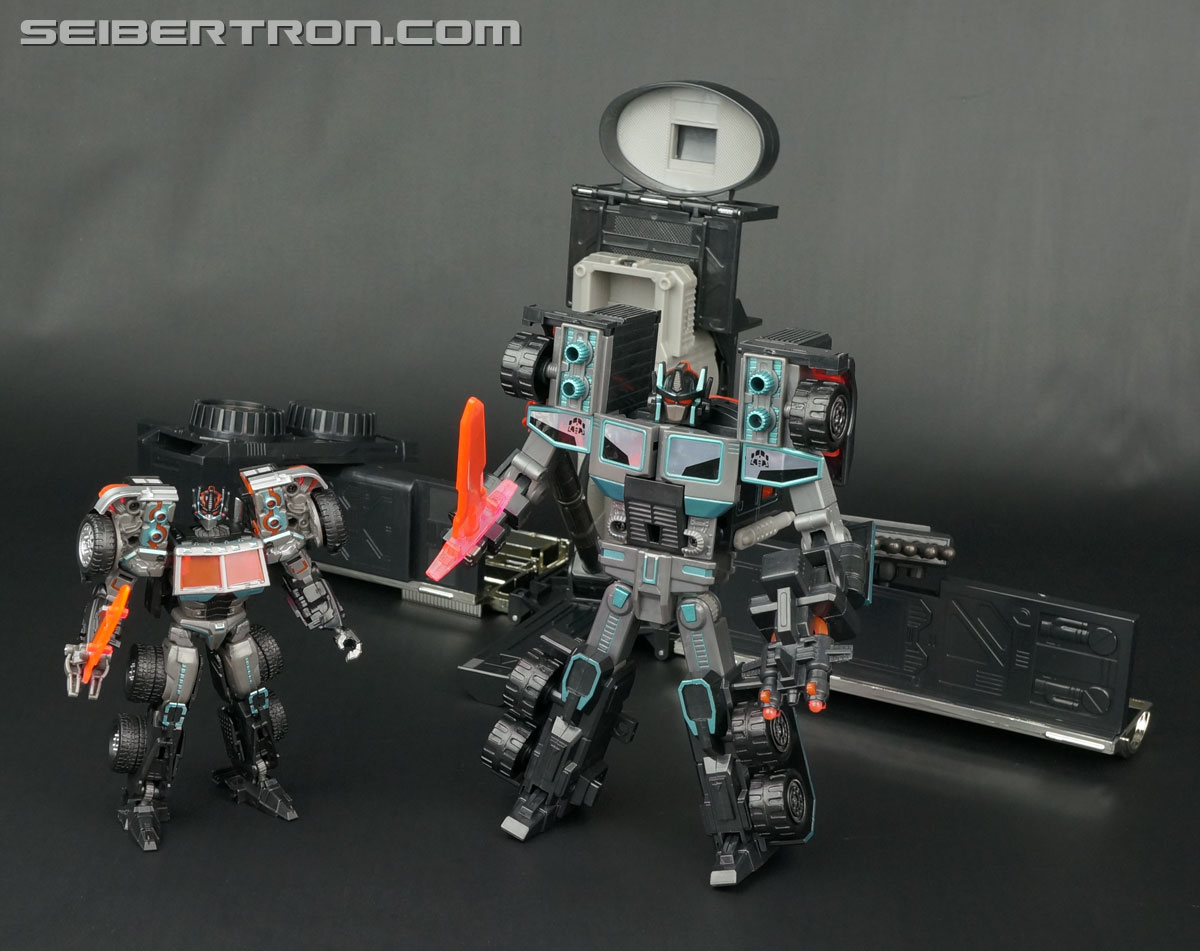 Transformers Car Robots Scourge (Black Convoy) (Image #197 of 203)