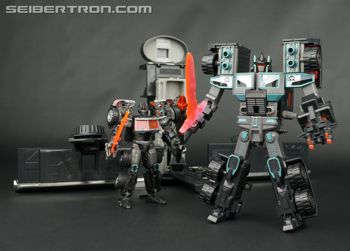 Transformers Car Robots Scourge (Black Convoy) (Image #202 of 203)