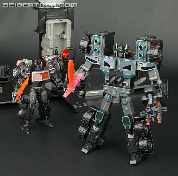 Transformers Car Robots Scourge (Black Convoy) (Image #200 of 203)