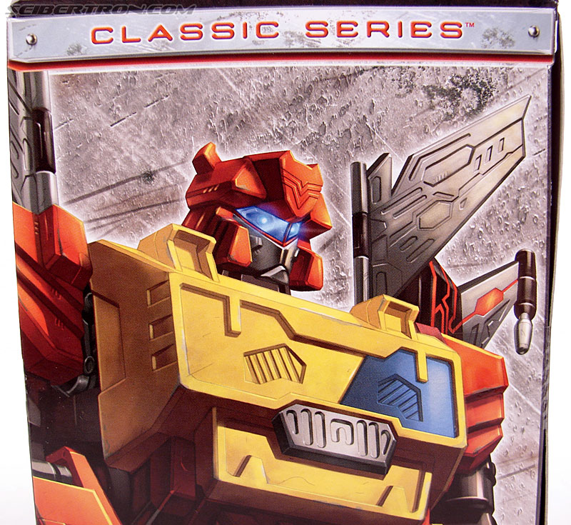 Transformers Universe - Classics 2.0 Blaster (Image #15 of 132)
