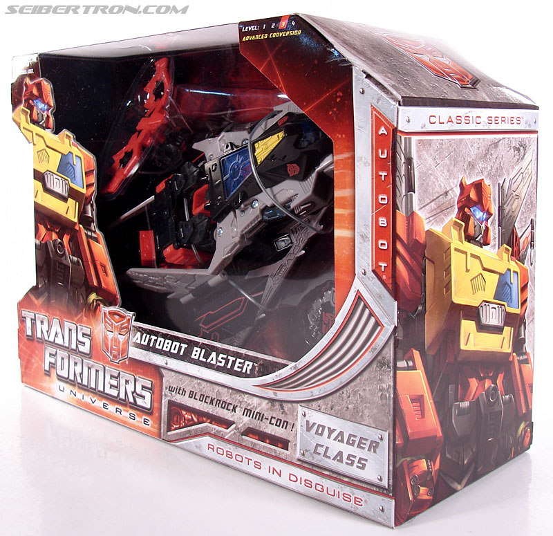 Transformers Universe - Classics 2.0 Blaster (Image #17 of 132)