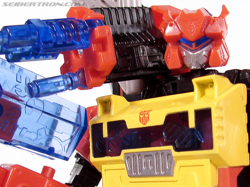 Transformers Universe - Classics 2.0 Blaster (Image #84 of 132)