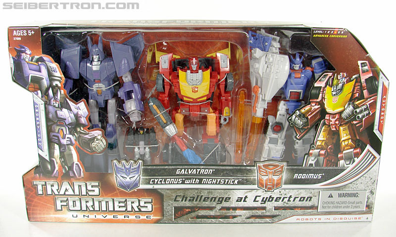 Transformers Universe - Classics 2.0 Cyclonus (Challenge at Cybertron) (Image #1 of 155)