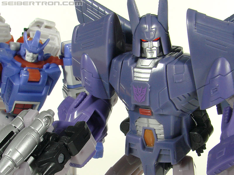 Transformers Universe - Classics 2.0 Cyclonus (Challenge at Cybertron) (Image #133 of 155)