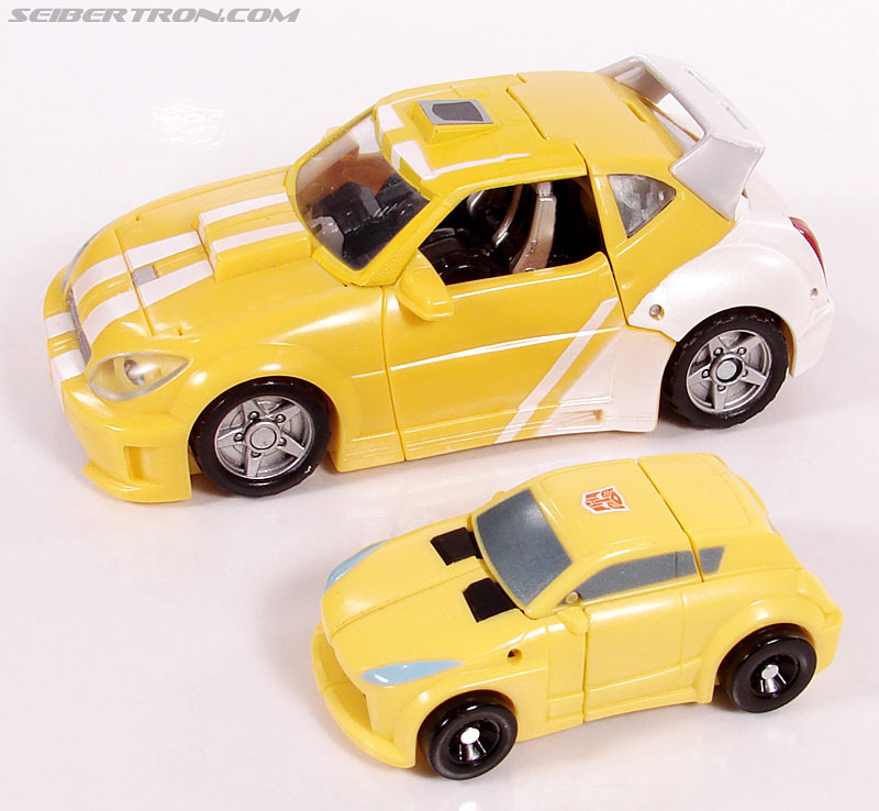 Transformers Universe - Classics 2.0 Bumblebee (Image #17 of 69)