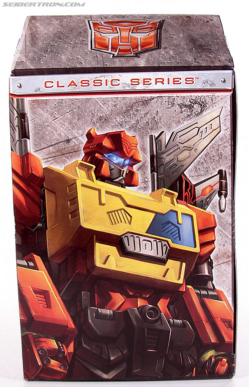 Transformers Universe - Classics 2.0 Blaster (Image #14 of 132)