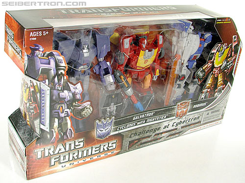 Transformers Universe - Classics 2.0 Cyclonus (Challenge at Cybertron) (Image #8 of 155)