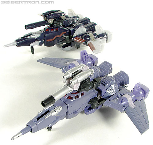 Transformers Universe - Classics 2.0 Cyclonus (Challenge at Cybertron) (Image #45 of 155)