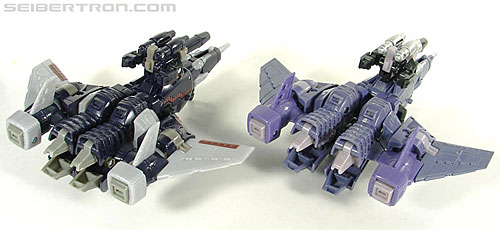 Transformers Universe - Classics 2.0 Cyclonus (Challenge at Cybertron) (Image #47 of 155)
