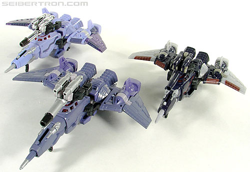 Transformers Universe - Classics 2.0 Cyclonus (Challenge at Cybertron) (Image #50 of 155)