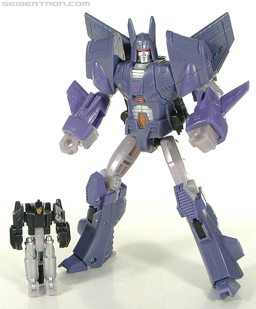 Transformers Universe - Classics 2.0 Cyclonus (Challenge at Cybertron) (Image #129 of 155)