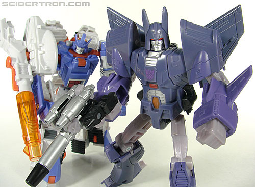 Transformers Universe - Classics 2.0 Cyclonus (Challenge at Cybertron) (Image #132 of 155)