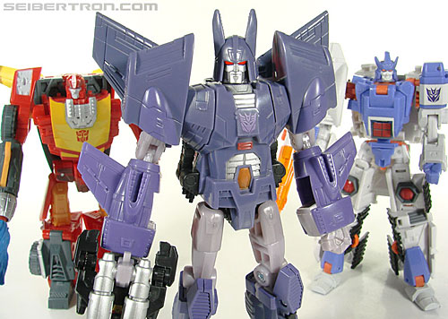 Transformers Universe - Classics 2.0 Cyclonus (Challenge at Cybertron) (Image #142 of 155)
