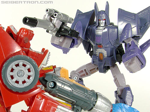 Transformers Universe - Classics 2.0 Cyclonus (Challenge at Cybertron) (Image #145 of 155)