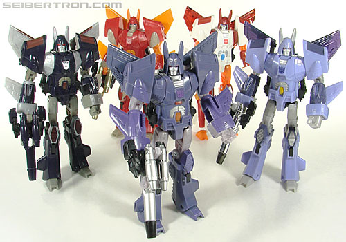 Transformers Universe - Classics 2.0 Cyclonus (Challenge at Cybertron) (Image #147 of 155)