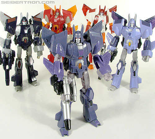 Transformers Universe - Classics 2.0 Cyclonus (Challenge at Cybertron) (Image #148 of 155)