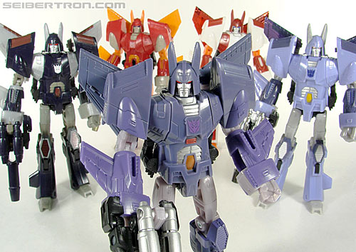 Transformers Universe - Classics 2.0 Cyclonus (Challenge at Cybertron) (Image #149 of 155)
