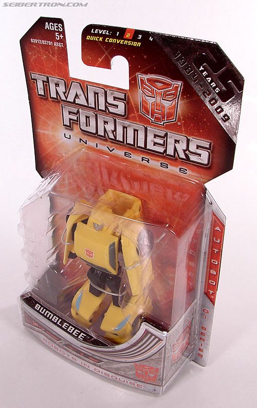 Transformers Universe - Classics 2.0 Bumblebee (Image #10 of 69)