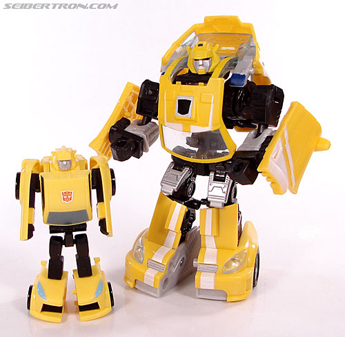 Transformers Universe - Classics 2.0 Bumblebee (Image #67 of 69)