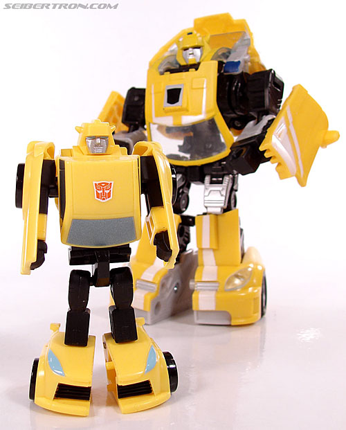 Transformers Universe - Classics 2.0 Bumblebee (Image #68 of 69)