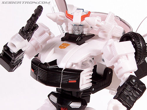 Transformers Universe - Classics 2.0 Prowl (Image #107 of 138)