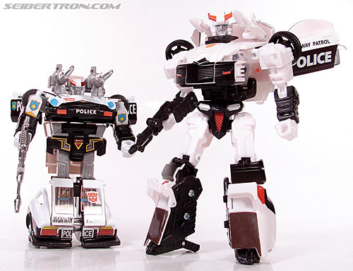 Transformers Universe - Classics 2.0 Prowl (Image #131 of 138)