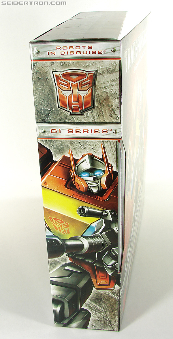 Transformers Universe - Classics 2.0 Blaster (Image #23 of 210)