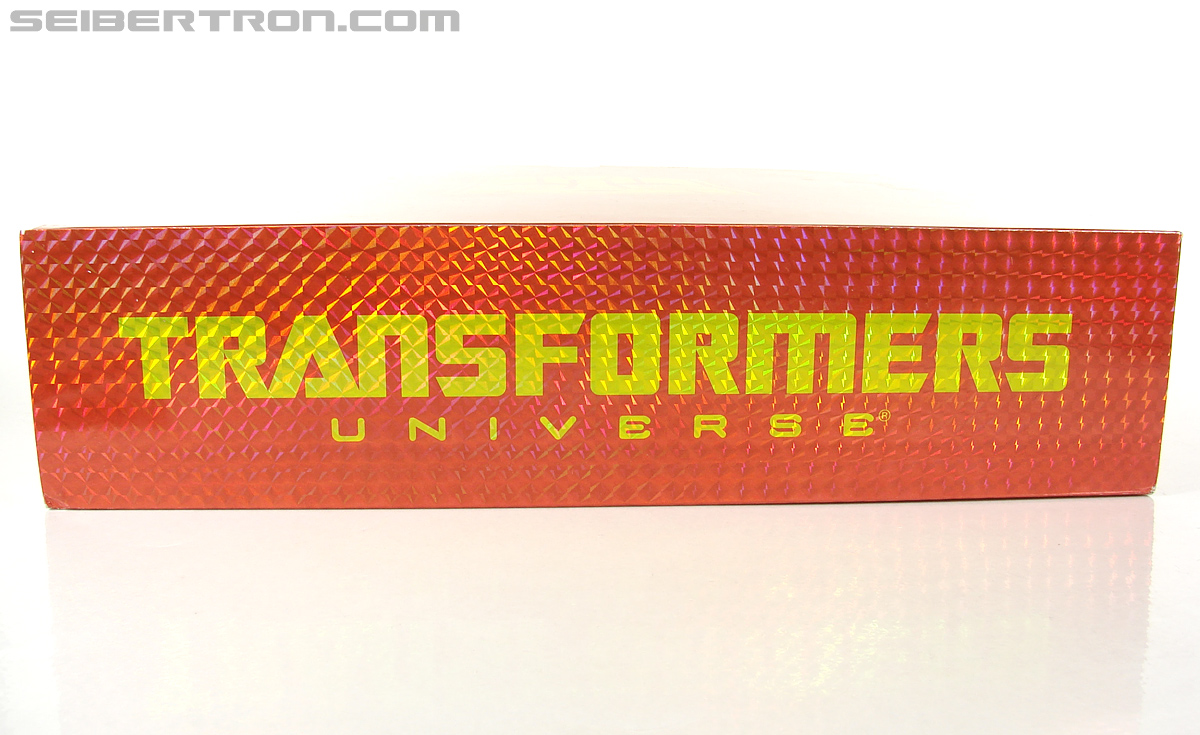 Transformers Universe - Classics 2.0 Blaster (Image #16 of 210)