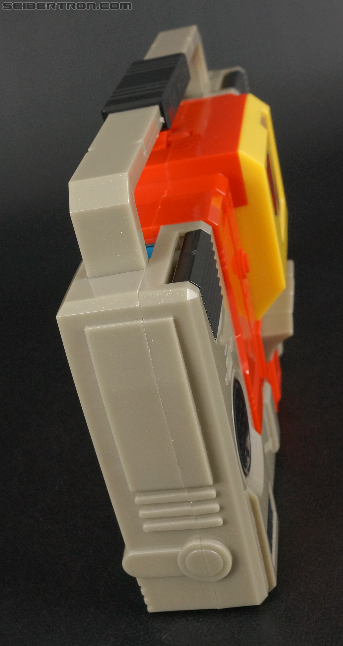 Transformers Universe - Classics 2.0 Blaster (Image #54 of 210)