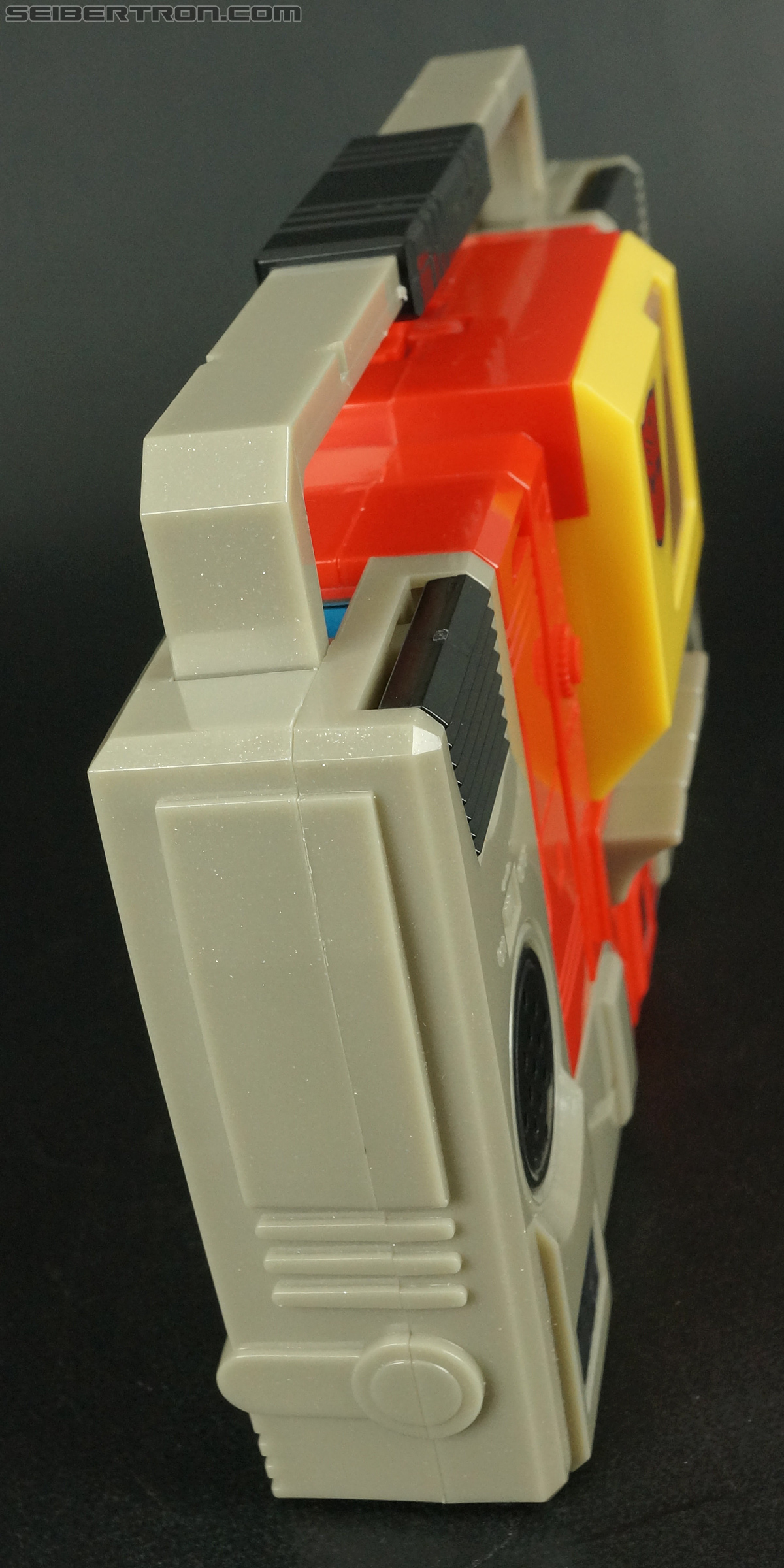 Transformers Universe - Classics 2.0 Blaster (Image #67 of 210)