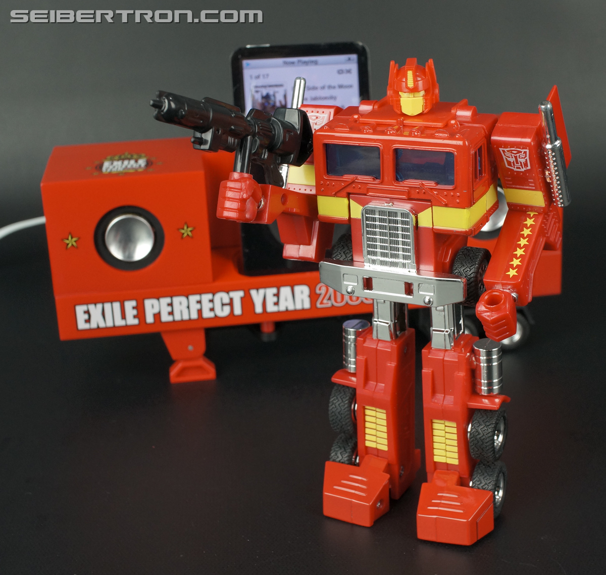 Transformers Music Label Exile Perfect Year 2008 Convoy iPod Docking Bay (Image #142 of 170)