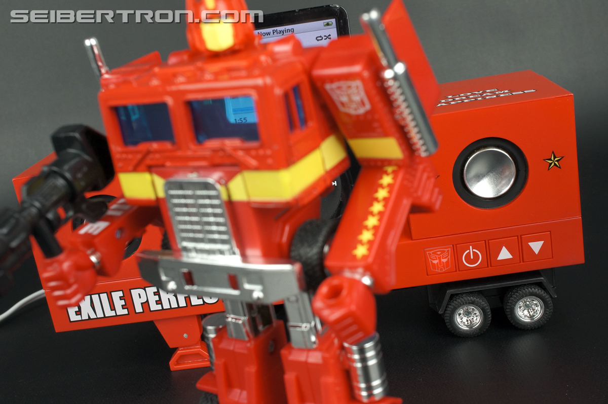 Transformers Music Label Exile Perfect Year 2008 Convoy iPod Docking Bay (Image #154 of 170)