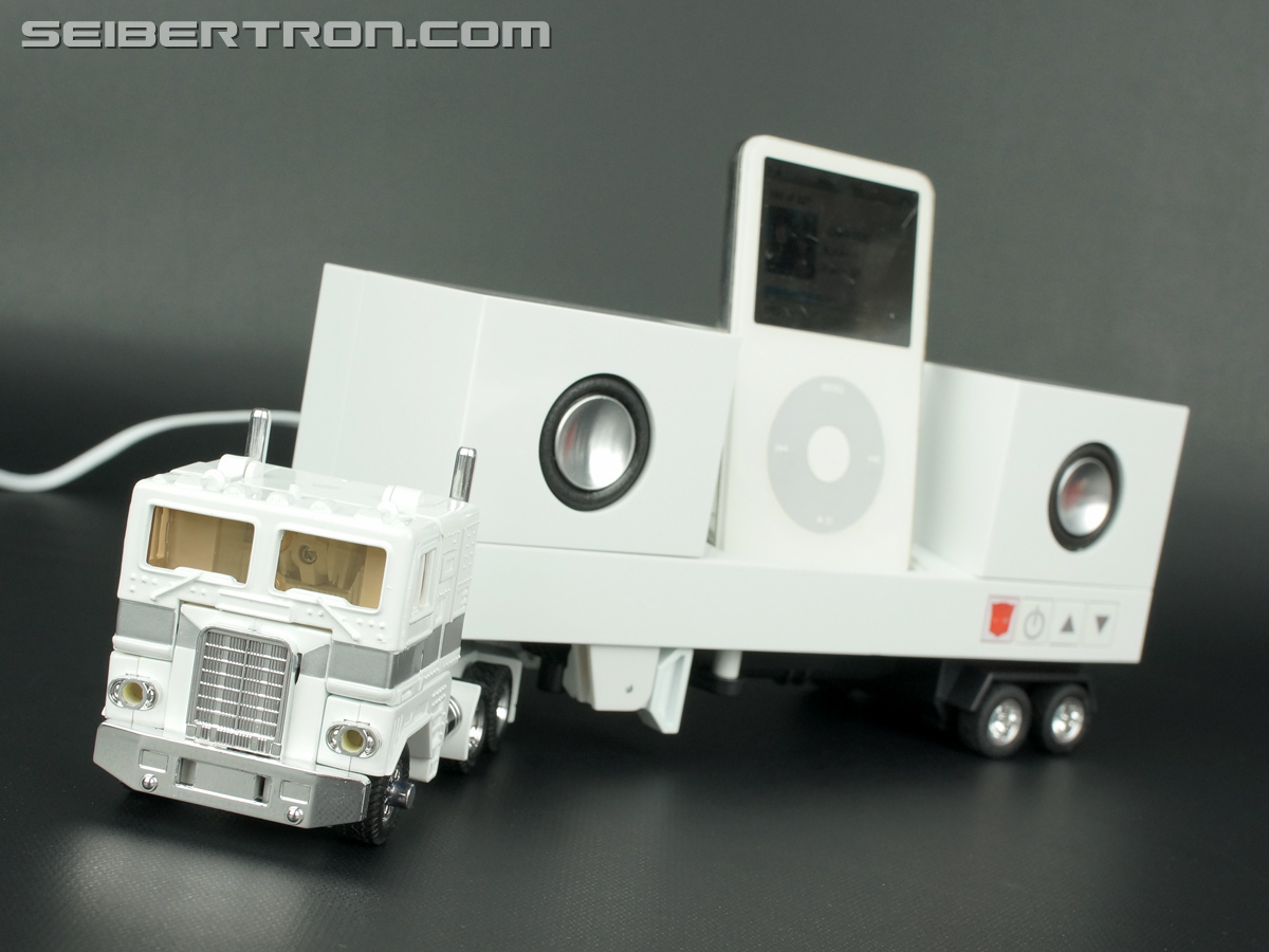 Transformers Music Label Convoy iPod Docking Bay (Image #68 of 190)