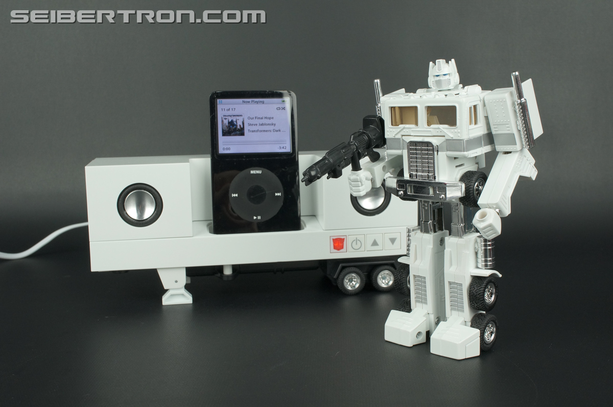 Transformers Music Label Convoy iPod Docking Bay Toy Gallery (Image #159 of  190)