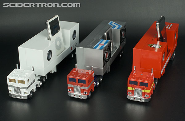 Transformers Music Label Exile Perfect Year 2008 Convoy iPod Docking Bay (Image #64 of 170)