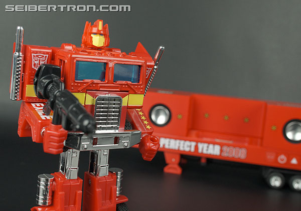 Transformers Music Label Exile Perfect Year 2008 Convoy iPod Docking Bay (Image #138 of 170)