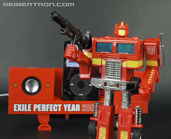 Transformers Music Label Exile Perfect Year 2008 Convoy iPod Docking Bay (Image #147 of 170)