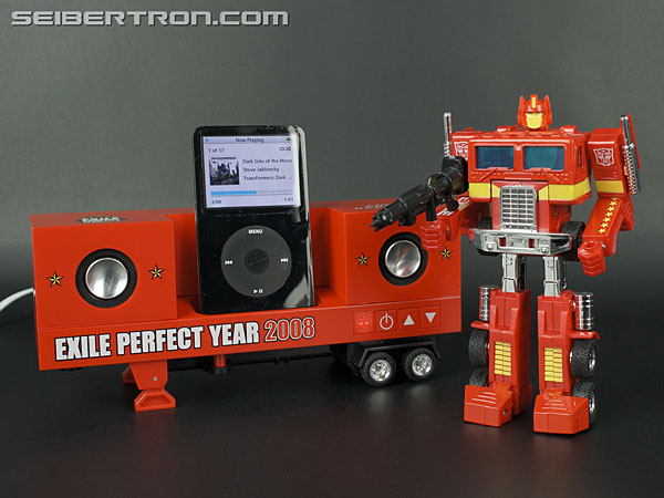 Transformers Music Label Exile Perfect Year 2008 Convoy iPod Docking Bay (Image #148 of 170)