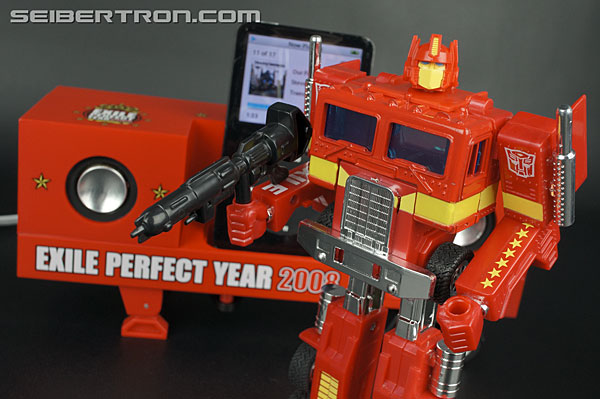 Transformers Music Label Exile Perfect Year 2008 Convoy iPod Docking Bay (Image #152 of 170)