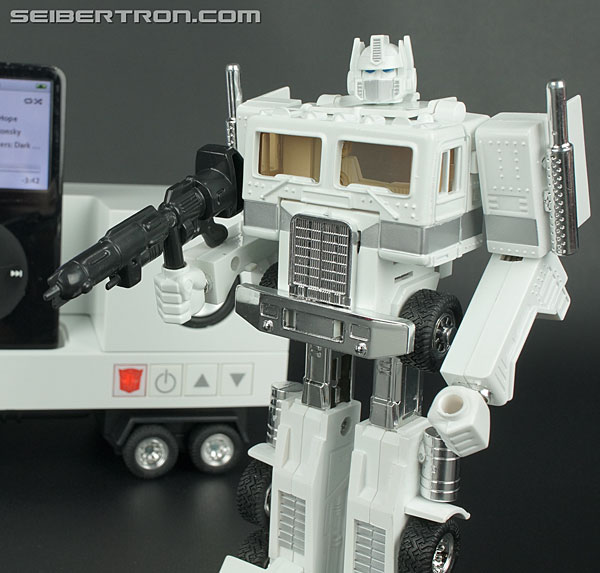 Transformers Music Label Convoy iPod Docking Bay (Image #165 of 190)