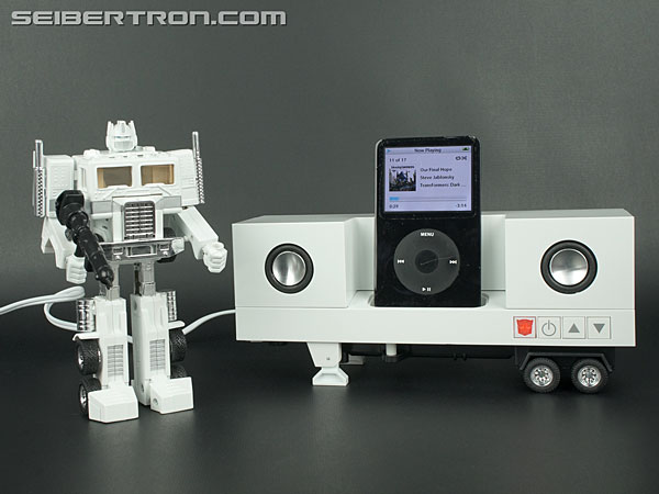 Transformers Music Label Convoy iPod Docking Bay (Image #168 of 190)